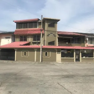  Bed and breakfast Casa Mendieta By The Airport